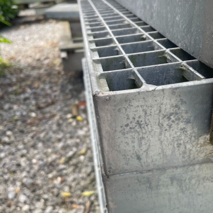 Outlet- P- Rost / 1900 x 660 mm / TS 60 x 3 mm / MW 30 x 30 mm / verzinkt