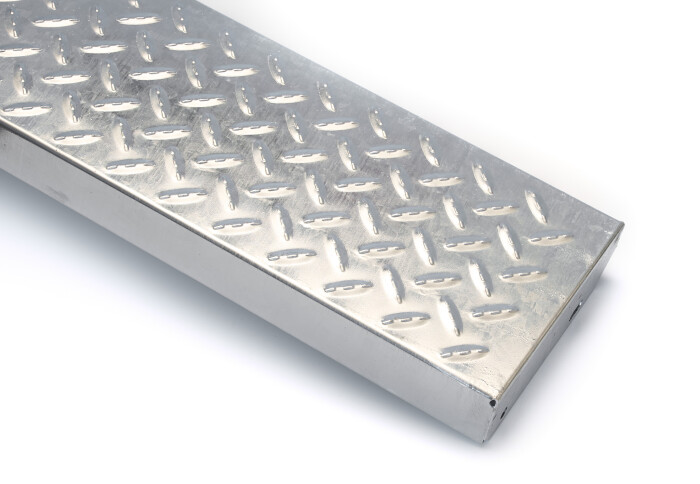Blechprofilstufe Type Lágrima | 800x270 mm | Stahl feuerverzinkt