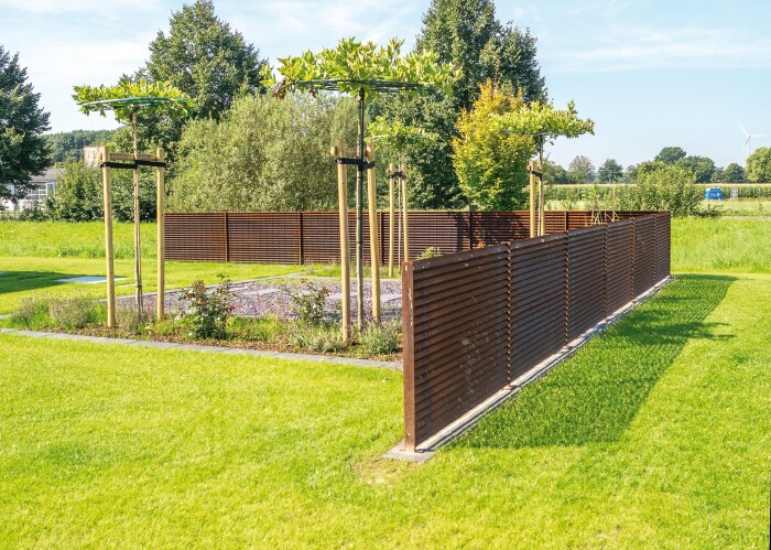 Cortenstahl Sichtschutz Zaun Solid | Zaunelement blickdicht & modern |  967x2000 mm | Gartenzaun mit Pfosten zum Aufdübeln