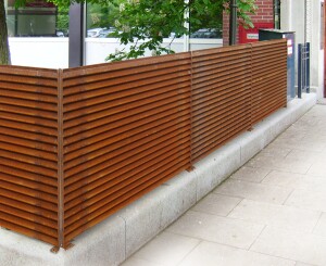 Cortenstahl Sichtschutz Zaun Solid | Zaunelement blickdicht & modern |  967x2000 mm | Gartenzaun mit Pfosten zum Aufdübeln