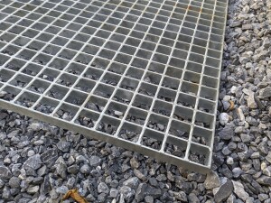 Outlet- SP- Rost / 420 x 420 mm / TS 30 x 2 mm / MW 34x38 mm / verzinkt