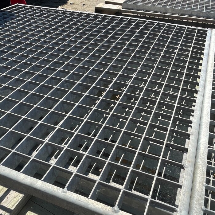 Outlet- P- Rost / 1030 x 630 mm / TS 25 x 2 mm / MW 30 x 30 mm / verzinkt