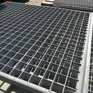 Outlet- P- Rost / 1030 x 630 mm / TS 30 x 2 mm / MW 31 x...