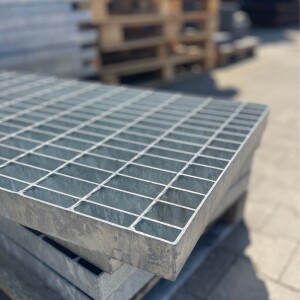 Outlet- SP- Rost / 790 x 500 mm / TS 50 x 3 mm / MW 34 x 76 mm / verzinkt