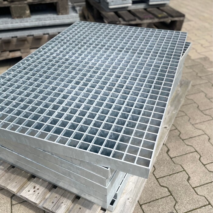Outlet- P- Rost / 680 x 1000 mm / TS 45 x 4 mm / MW 30 x 30 mm / verzinkt