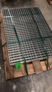 Outlet- P- Rost / 685 x 1000 mm / TS 25 x 2 / MW 30 x 30 mm / verzinkt