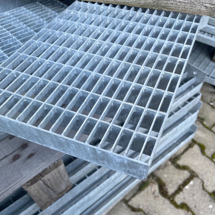 Outlet Rinnenrost  210 x1000 mm / TS 30 x 2 / MW 31x9  / verzinkt