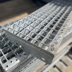 Schweißpress Treppenstufen 1000 x 240 mm / 34 x 38