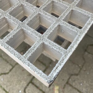 Outlet - GFK Rost / 1005 x 2025 mm / 38 mm hoch / MW 31 x 31 mm / besandet