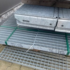 Outlet- P- Rost / 432 x 1400 mm / TS 20 x 2 mm / MW 30 x 10 mm / verzinkt