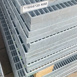 Outlet- P- Rost / 447 x 1400 mm / TS 20 x 2 mm / MW 31 x 9 mm / verzinkt