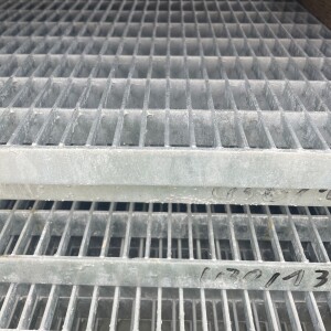 Outlet- P- Rost / 447 x 1400 mm / TS 20 x 2 mm / MW 31 x 9 mm / verzinkt