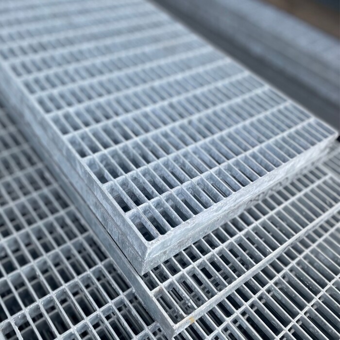 Outlet- P- Rost / 250 x 1000 mm / TS 20 x 2 mm / MW 31 x 9 mm / verzinkt