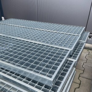 Outlet- P- Rost / 1040 x 290 mm / TS 40 x 2 mm / MW 30 x 30 mm / verzinkt / R12
