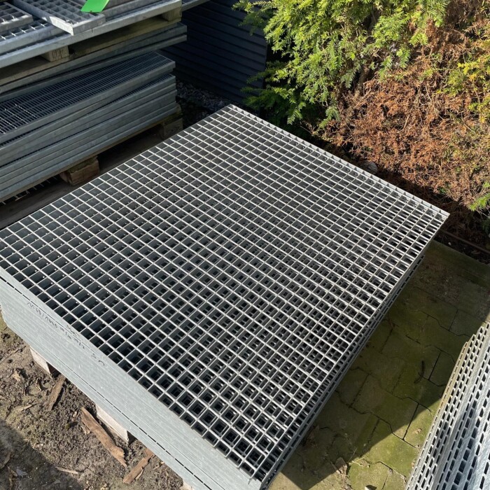 Outlet- SP- Rost / 1160 x 1000 mm / TS 30x3 mm / MW 34x38 mm / verzinkt