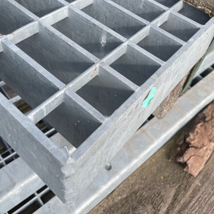 Outlet- P- Rost / 615 x 1170  mm / TS 60 x 5 mm / MT 31 x 64 mm / verzinkt