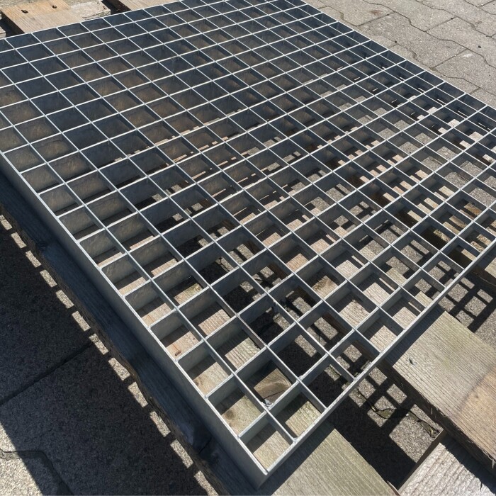 P- Rost / 560 x 560 mm / TS 30  x 2 mm / MW 30 x 30 mm / verzinkt