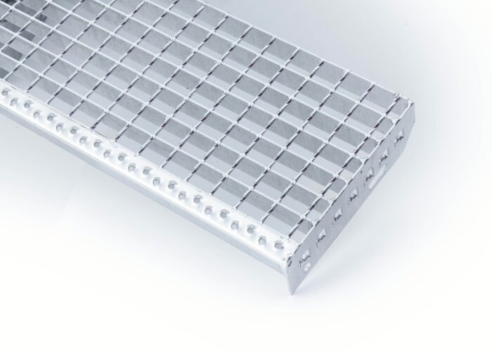Press welded grating step | 900x270 mm | 30x2 mm | 34x38 mm | Steel galvanized