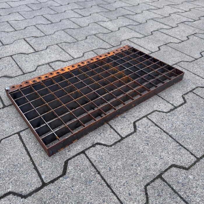 Outlet Gitterrost | 500x270 mm | MW: 30x30 mm | TS: 30x2 mm | Gitterroststufe | Stahl S235 roh