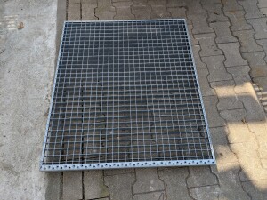 Podestrost | 890x1035 mm | 40x2 mm | 30x30 mm | R11 | Stahl  feuerverzinkt