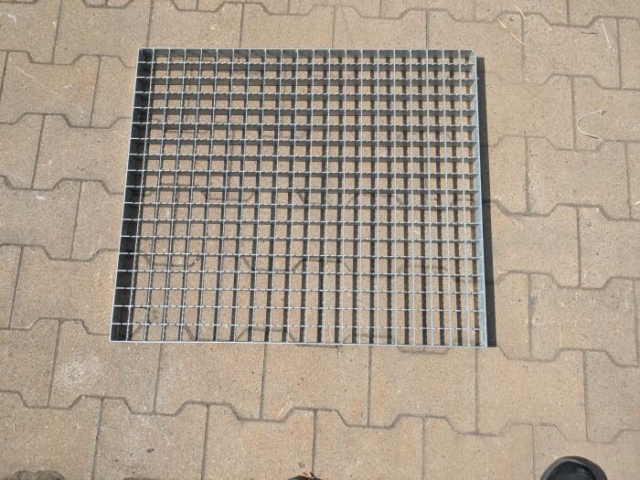 Gitterrost | 700x600 mm | 30x2 mm | 30x30 mm | R12 | Stahl feuerverzinkt