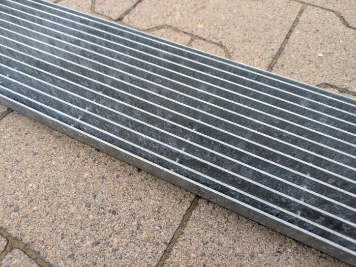 Längsstabrost | 1000x140 mm | 20x2 mm | 10x60 mm | Stahl feuerverzinkt