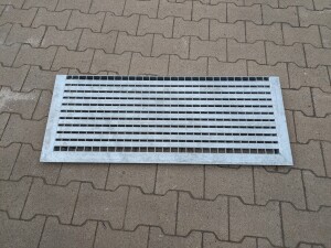 Barfuß-Winkelkragenrost | 370x995 mm Einhängemaß | 20x2 mm | Stahl feuerverzinkt | 43 mm  Winkelkragen