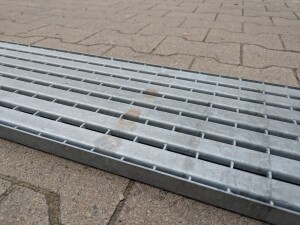 Barfußrost | 240x1000 mm | 20x2 mm | 10x60 mm | Stahl feuerverzinkt