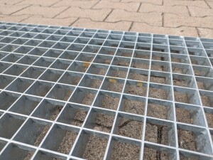 Gitterrost | 950x1335 mm | 40x2 mm | 30x30 mm | Stahl feuerverzinkt