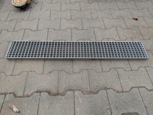 Rinnenrost | 135x1000 mm | 30x3 mm | 20x20 mm | R11 | Edelstahl gebeizt