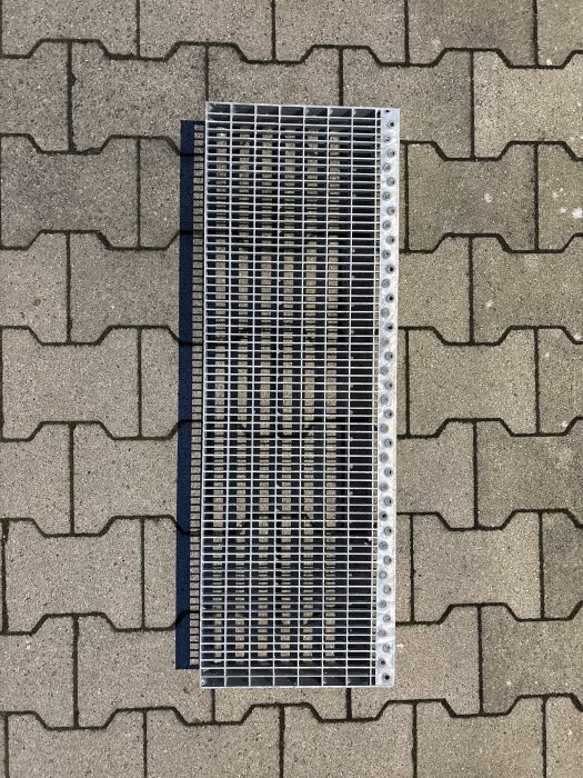 Gitterroststufe | 800×270 mm | 30×10 mm MW | 30×2 mm TS | Stahl feuerverzinkt