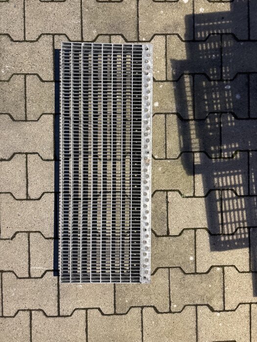 Gitterroststufe | 800×305 mm | 30×10 mm MW | 30×3 mm TS | Stahl feuerverzinkt