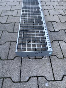 Gitterroststufe | 1000×240 mm | 30×30 mm MW | 30x2 mm TS | Stahl feuerverzinkt