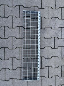 Gitterroststufe 900×230 mm | 30×30 mm MW | 30×2 mm TS | Stahl feuerverzink