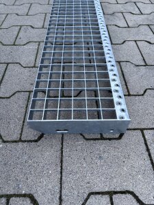 Gitterroststufe 900×230 mm | 30×30 mm MW | 30×2 mm TS | Stahl feuerverzink