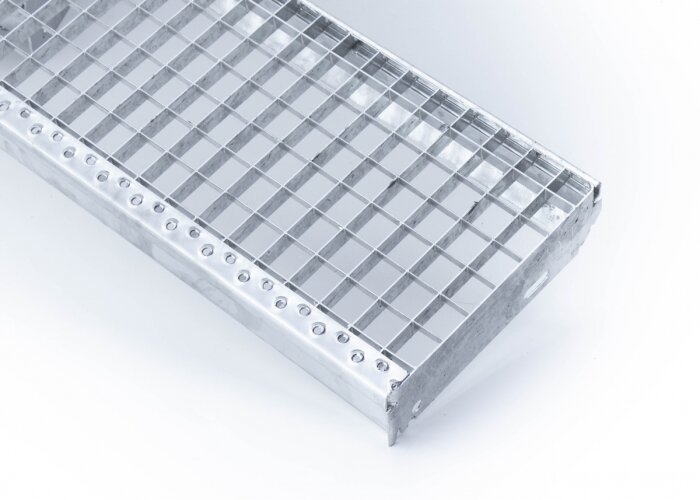 Fluchttreppenstufe | 1300x270 mm | 20x2 mm | 30x30 mm | R11 | Stahl feuerverzinkt