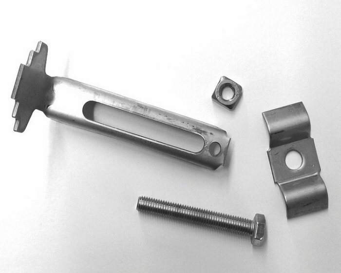 Outlet Gitterrost-Befestigung | 30x30 mm | Stahl verzinkt