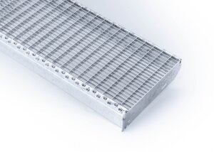 Fluchttreppenstufe | 700x270 mm | 20x1,5 mm | R11 | Stahl feuerverzinkt