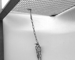 Gitterrost Sicherungskette, Lichtschachtsicherung 700 mm, verzinkt, Set (1 Stück/ 1 Kette)