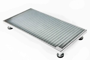 K60-Eingangspodest: Rahmen und Roste 30 x 10 mm